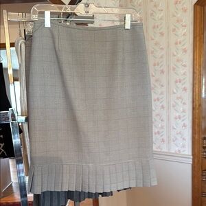 Sophisticated Gray Knee-Length Pleated Pencil Skirt